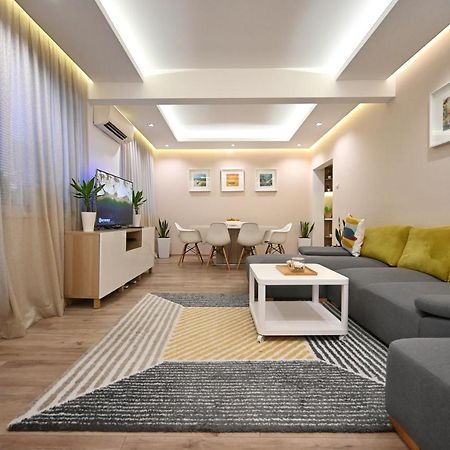 וארנה Modern Central 2-Bedroom Apartment With Parking מראה חיצוני תמונה