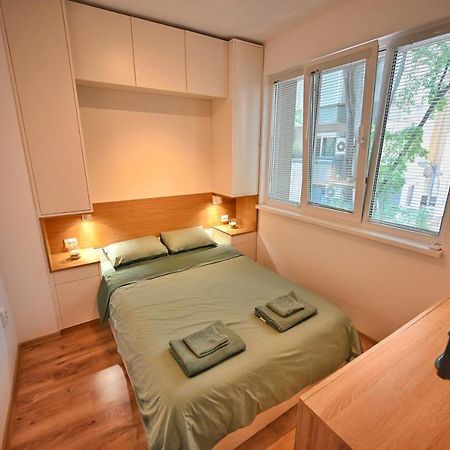 וארנה Modern Central 2-Bedroom Apartment With Parking מראה חיצוני תמונה