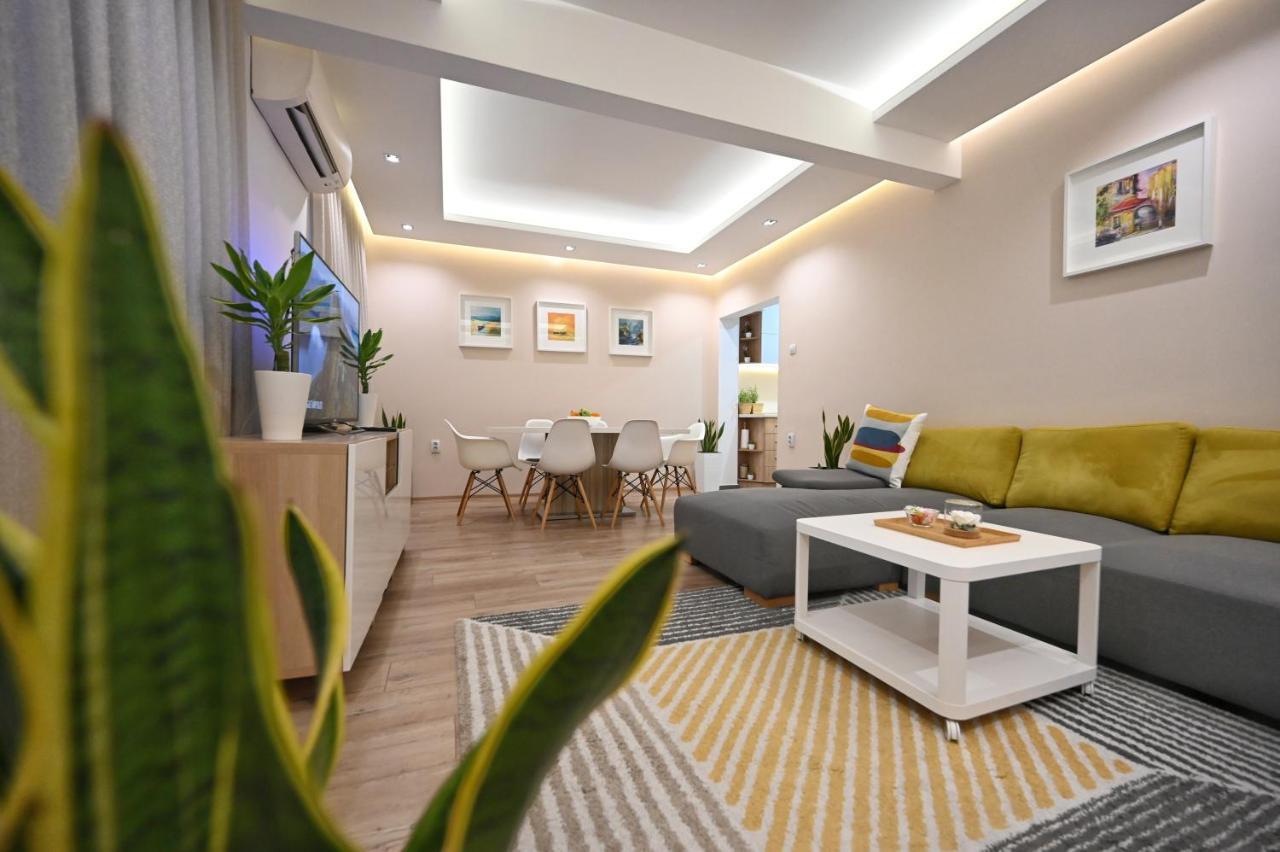 וארנה Modern Central 2-Bedroom Apartment With Parking מראה חיצוני תמונה