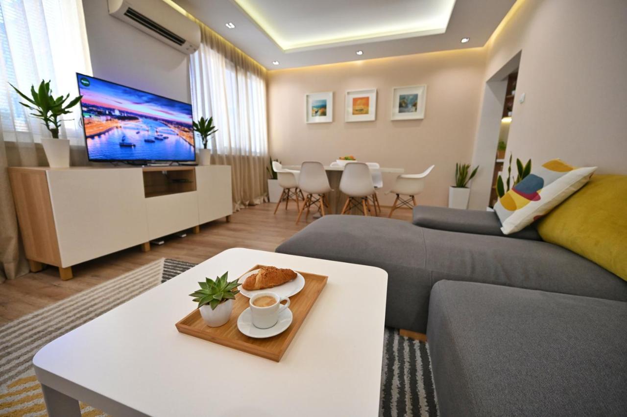 וארנה Modern Central 2-Bedroom Apartment With Parking מראה חיצוני תמונה