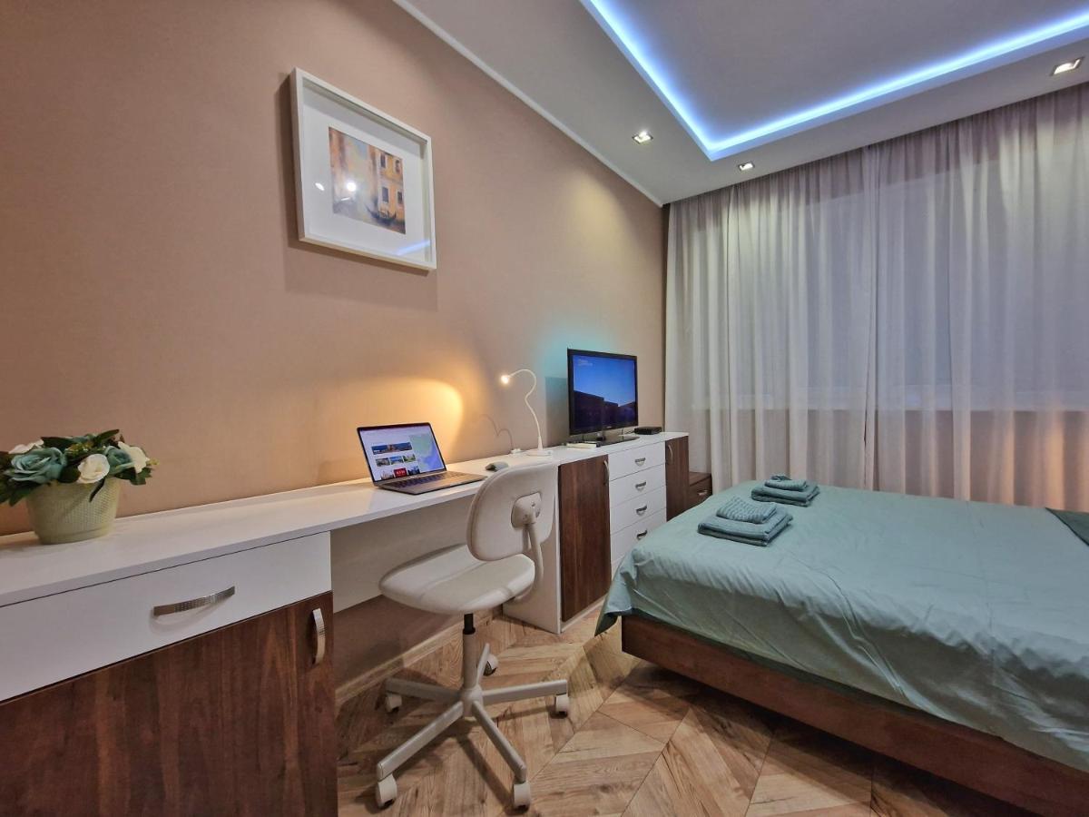 וארנה Modern Central 2-Bedroom Apartment With Parking מראה חיצוני תמונה