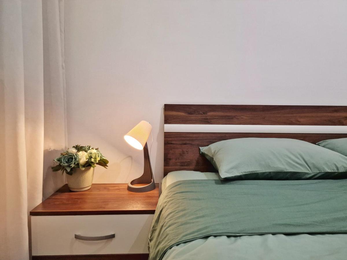 וארנה Modern Central 2-Bedroom Apartment With Parking מראה חיצוני תמונה