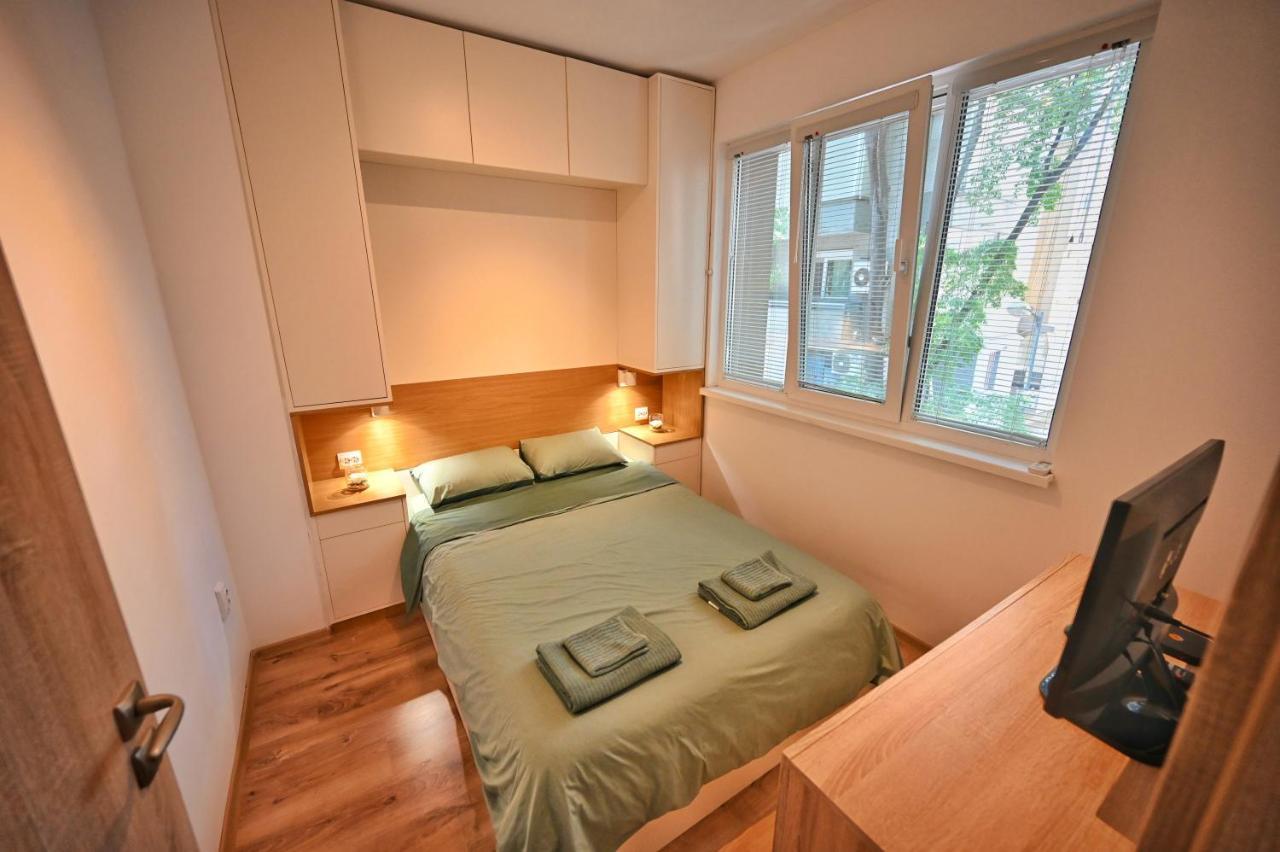 וארנה Modern Central 2-Bedroom Apartment With Parking מראה חיצוני תמונה