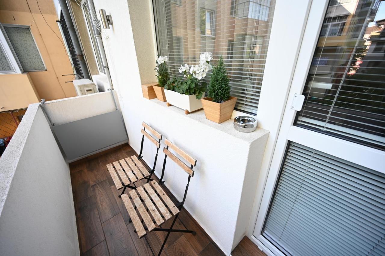 וארנה Modern Central 2-Bedroom Apartment With Parking מראה חיצוני תמונה