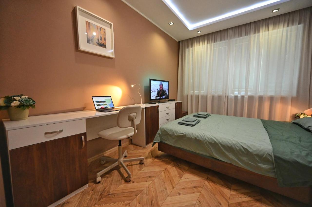 וארנה Modern Central 2-Bedroom Apartment With Parking מראה חיצוני תמונה