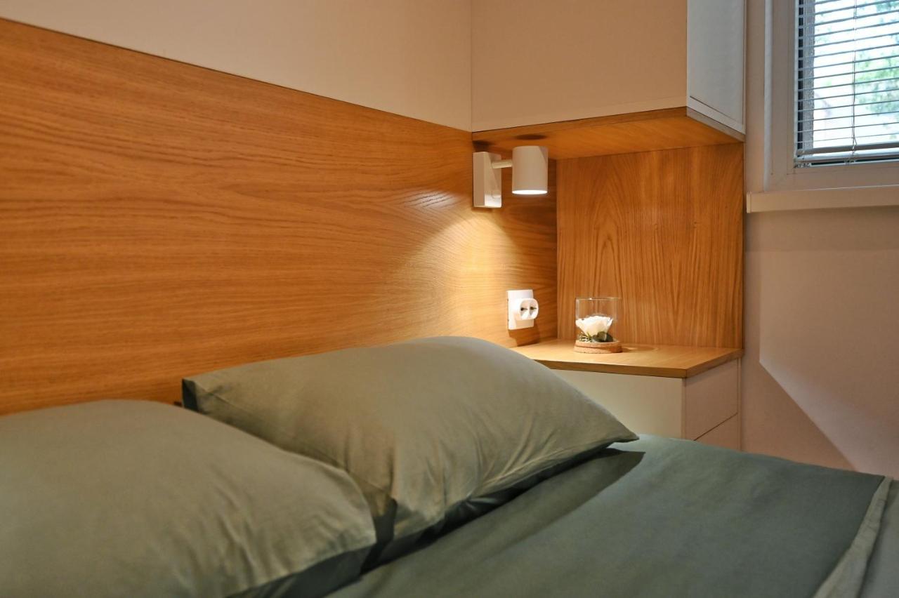 וארנה Modern Central 2-Bedroom Apartment With Parking מראה חיצוני תמונה
