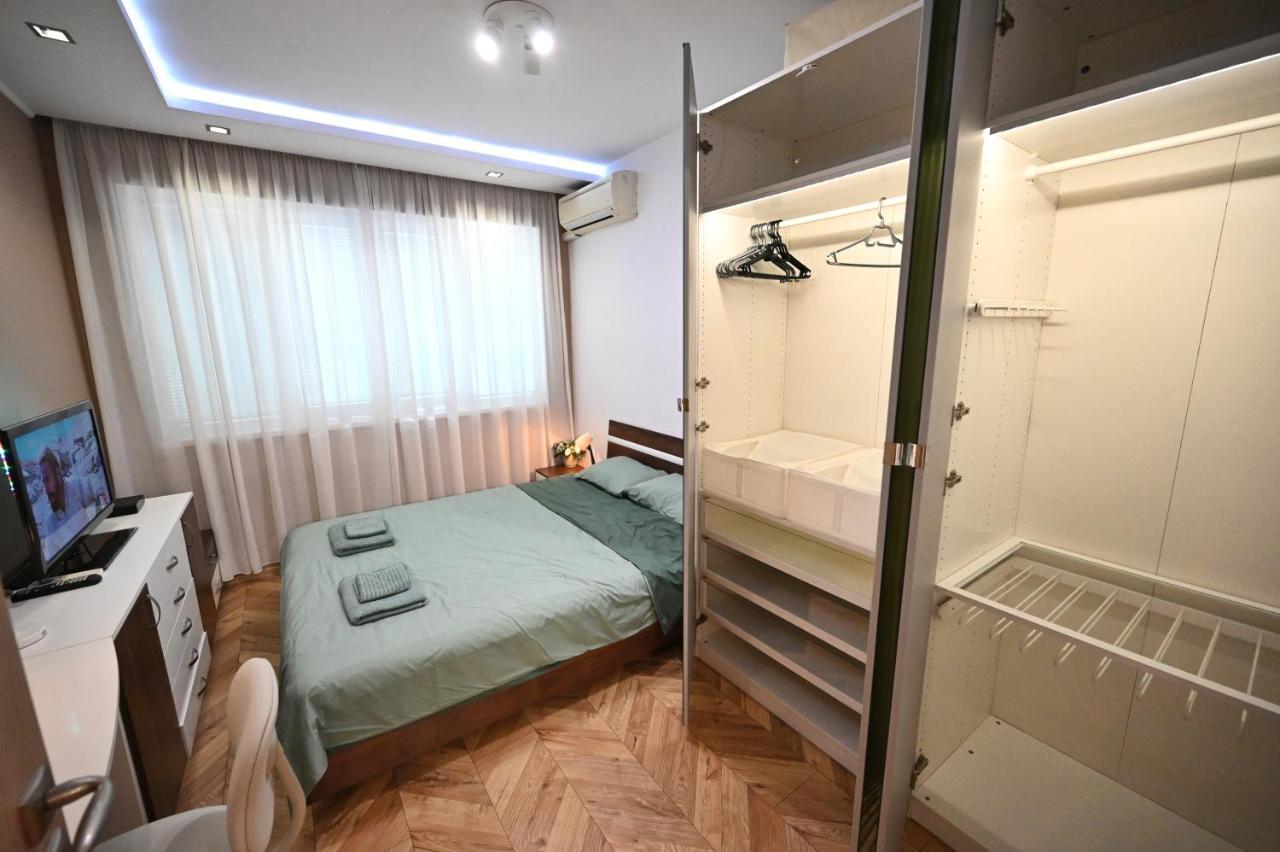 וארנה Modern Central 2-Bedroom Apartment With Parking מראה חיצוני תמונה