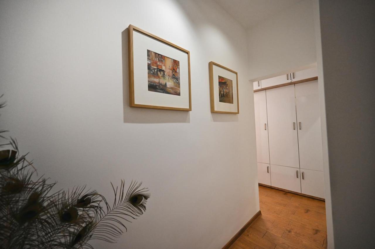 וארנה Modern Central 2-Bedroom Apartment With Parking מראה חיצוני תמונה