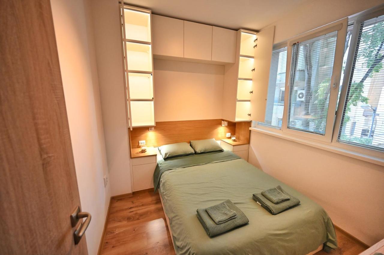 וארנה Modern Central 2-Bedroom Apartment With Parking מראה חיצוני תמונה